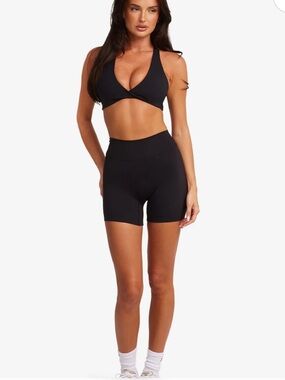 NWOT  CSB Form Invisible Scrunch Shorts 5” Size small